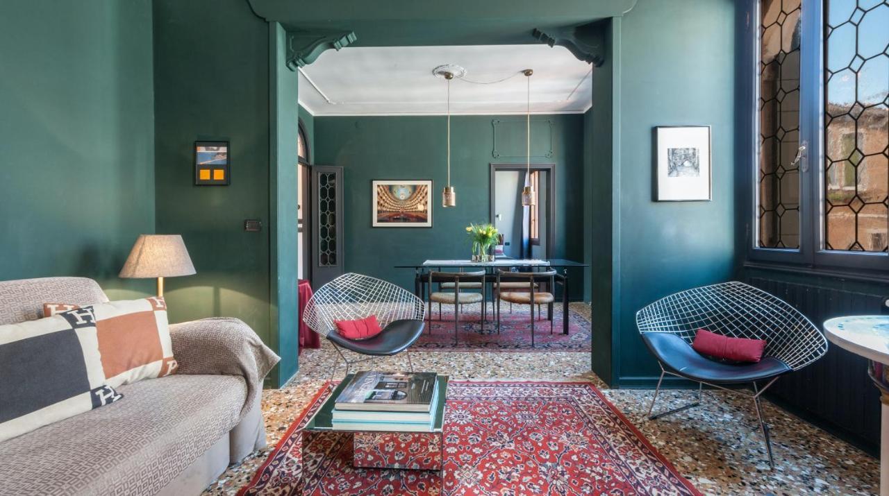 Stylish Renovated Apartment In The Heart Of The City เวนิส ภายนอก รูปภาพ