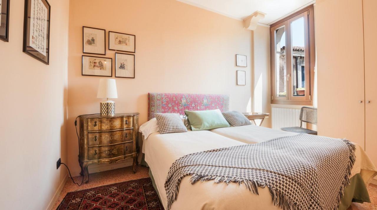 Stylish Renovated Apartment In The Heart Of The City เวนิส ภายนอก รูปภาพ