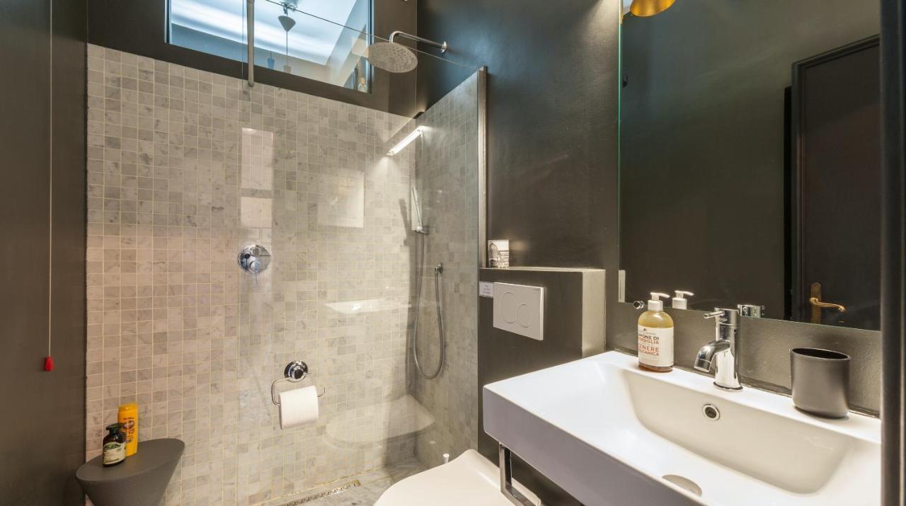Stylish Renovated Apartment In The Heart Of The City เวนิส ภายนอก รูปภาพ
